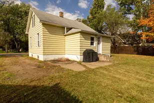 302 6th St NW, Little Falls, MN 56345 - Photo 2