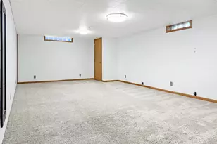 219 E Hollett St, Tracy, MN 56175 - Photo 6
