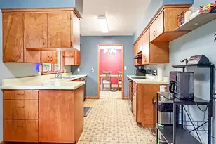 219 E Hollett St, Tracy, MN 56175 - Photo 2