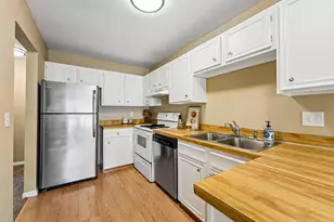6852 MacBeth Cir, Woodbury, MN 55125 - Photo 4