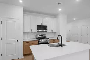 18364 Gladhurst Ln, Lakeville, MN 55044 - Photo 4