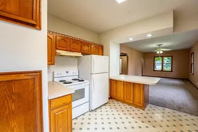 305 N Secor Street, Bricelyn, MN 56014 - Photo 4