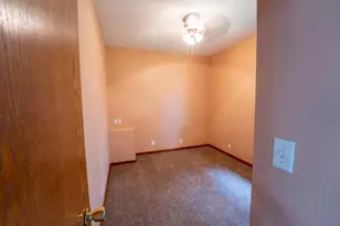 305 N Secor St, Bricelyn, MN 56014 - Photo 12
