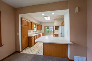305 N Secor St, Bricelyn, MN 56014 - Photo 6