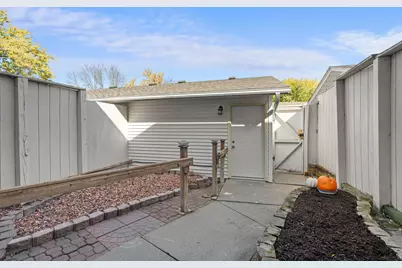6612 Gretchen Lane N, Oakdale, MN 55128 - Photo 2