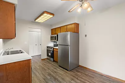 3155 Old Highway 8 #304, Roseville, MN 55418 - Photo 8