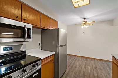 3155 Old Highway 8 #304, Roseville, MN 55418 - Photo 12