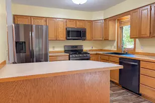 1727 S Court St, Fergus Falls, MN 56537 - Photo 6