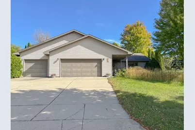 1727 S Court Street, Fergus Falls, MN 56537 - Photo 1