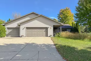 1727 S Court St, Fergus Falls, MN 56537 - Photo 1