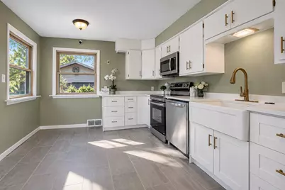 526 Becker Avenue SE, Willmar, MN 56201 - Photo 2