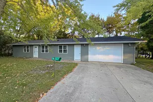 102 9th Ave NE, Dodge Center, MN 55927 - Photo 2