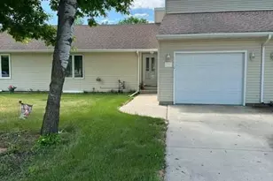 131 Belleville Ct, Thief River Falls, MN 56701 - Photo 2