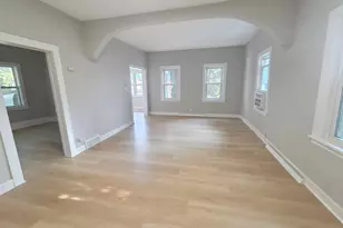 712 Maple St W, Stillwater, MN 55082 - Photo 2