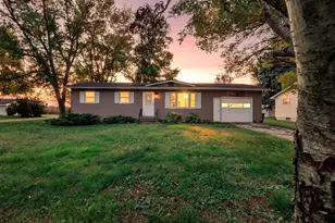 90 10th St SE, Wells, MN 56097 - Photo 1