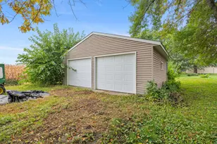 90 10th St SE, Wells, MN 56097 - Photo 2