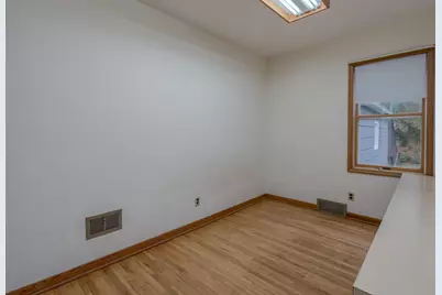 205 N Thompson, Delavan, MN 56023 - Photo 22