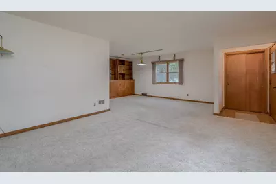 205 N Thompson, Delavan, MN 56023 - Photo 8