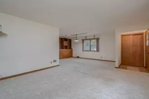 205 N Thompson, Delavan, MN 56023 - Photo 8