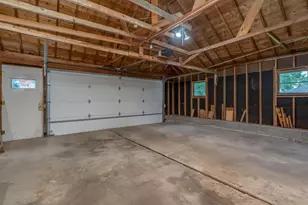 205 N Thompson, Delavan, MN 56023 - Photo 36