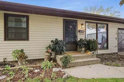 1016 Jackson Street S, Shakopee, MN 55379 - Photo 2