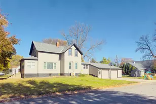 361 S 9th St, Bird Island, MN 55310 - Photo 2