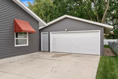 303 15th Avenue SW, Austin, MN 55912 - Photo 4