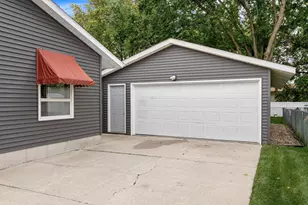 303 15th Ave SW, Austin, MN 55912 - Photo 4