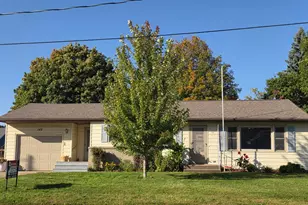 142 5th St NW, Blooming Prairie, MN 55917 - Photo 2