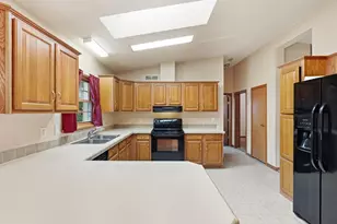 1027 Prairie Cir, Menomonie, WI 54751 - Photo 6