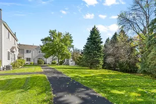 13035 Durum Ct, Eden Prairie, MN 55347 - Photo 4