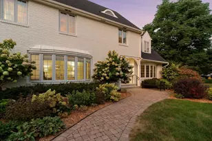 991 Caren Ct, Mendota Heights, MN 55118 - Photo 2