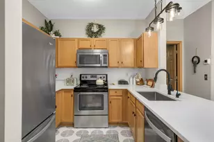 657 Kingfisher Ln, Woodbury, MN 55125 - Photo 12
