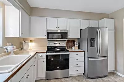 10673 Sherman Drive, Eden Prairie, MN 55347 - Photo 6