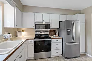 10673 Sherman Dr, Eden Prairie, MN 55347 - Photo 6