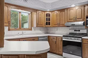 525 S 14th St, La Crescent, MN 55947 - Photo 2
