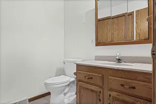 525 S 14th St, La Crescent, MN 55947 - Photo 12