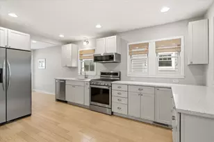 1264 Hoyt Ave W, Saint Paul, MN 55108 - Photo 2