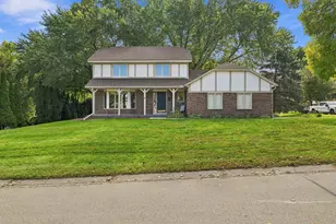 18731 Maple Leaf Dr, Eden Prairie, MN 55346 - Photo 2