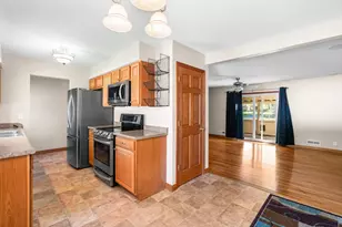 1086 Lowell Dr, Apple Valley, MN 55124 - Photo 6