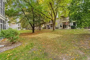 10932 Quebec Ave S, Bloomington, MN 55438 - Photo 8