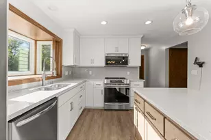12575 Fescue Ct, Eden Prairie, MN 55347 - Photo 18