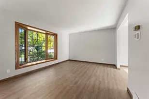 12575 Fescue Ct, Eden Prairie, MN 55347 - Photo 10