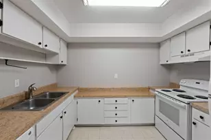 6421 Colony Way, Edina, MN 55435 - Photo 10
