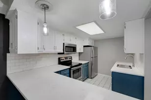 18657 Clear View Ct, Minnetonka, MN 55345 - Photo 8