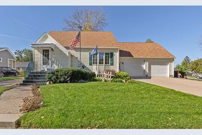 908 8th Avenue SW, Faribault, MN 55021 - Photo 2
