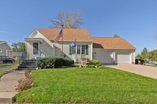 908 8th Ave SW, Faribault, MN 55021 - Photo 2