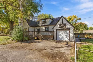 220 4th St NE, Braham, MN 55006 - Photo 4