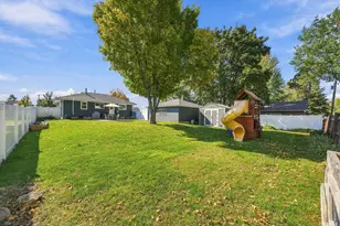 1108 Hoffman St W, Cannon Falls, MN 55009 - Photo 2