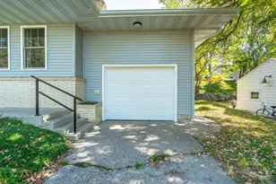 904 N Rosemary Ave, Fergus Falls, MN 56537 - Photo 4